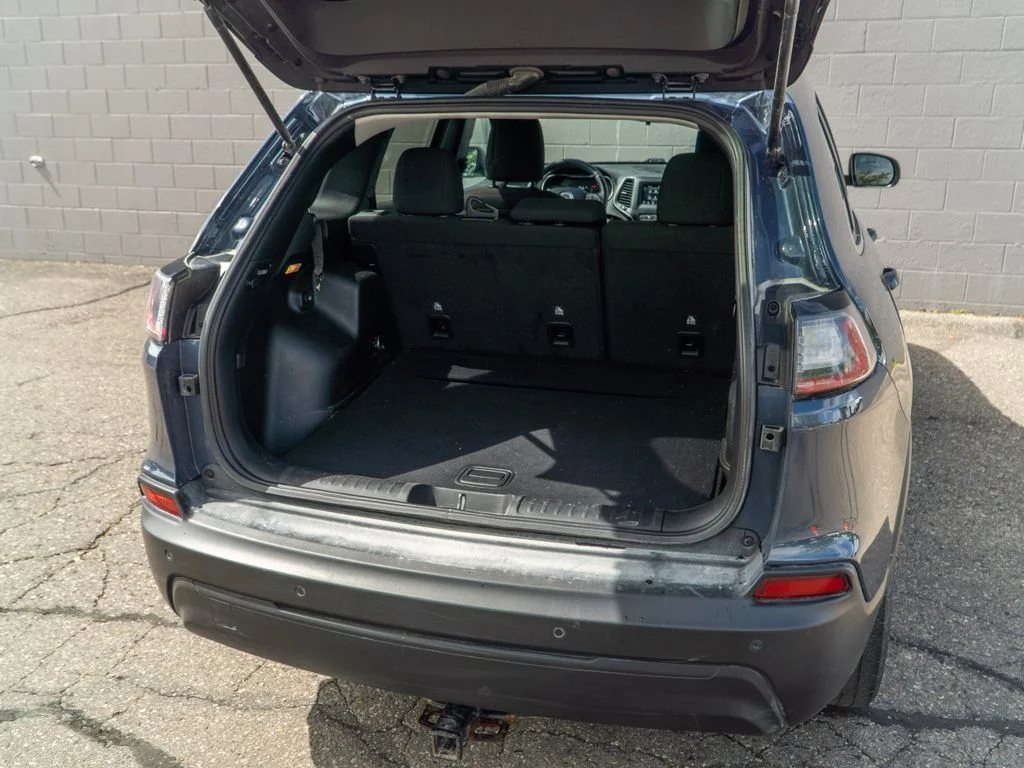 Used 2019 Blue Jeep Latitude image 14