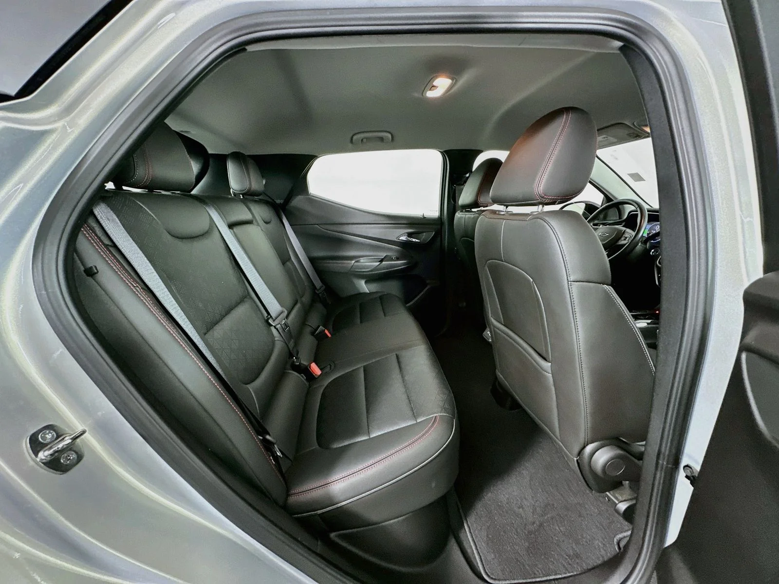 Used 2023 Silver Flare Metallic Chevrolet LT image 27