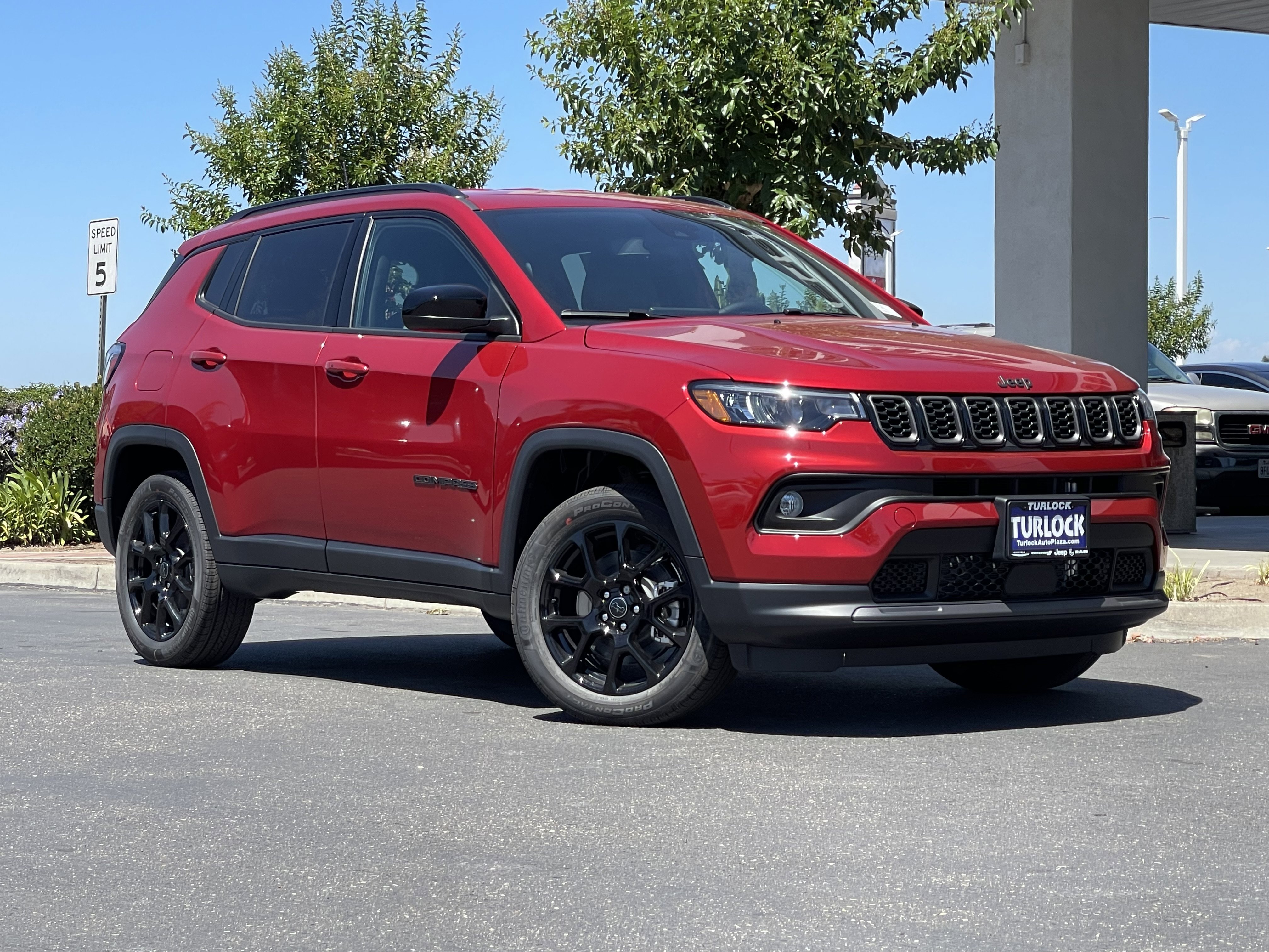 New 2026 Red Hot Pearl-Coat Exterior Paint Jeep Latitude Altitude image 2