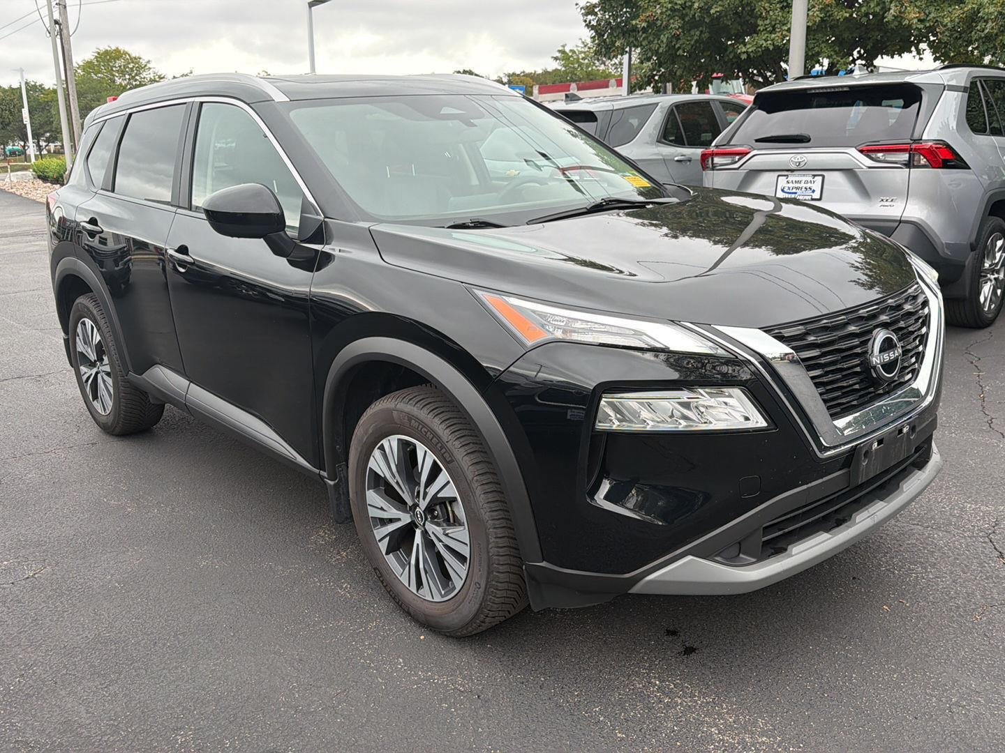 Used 2023 Super Black Nissan SV image 3