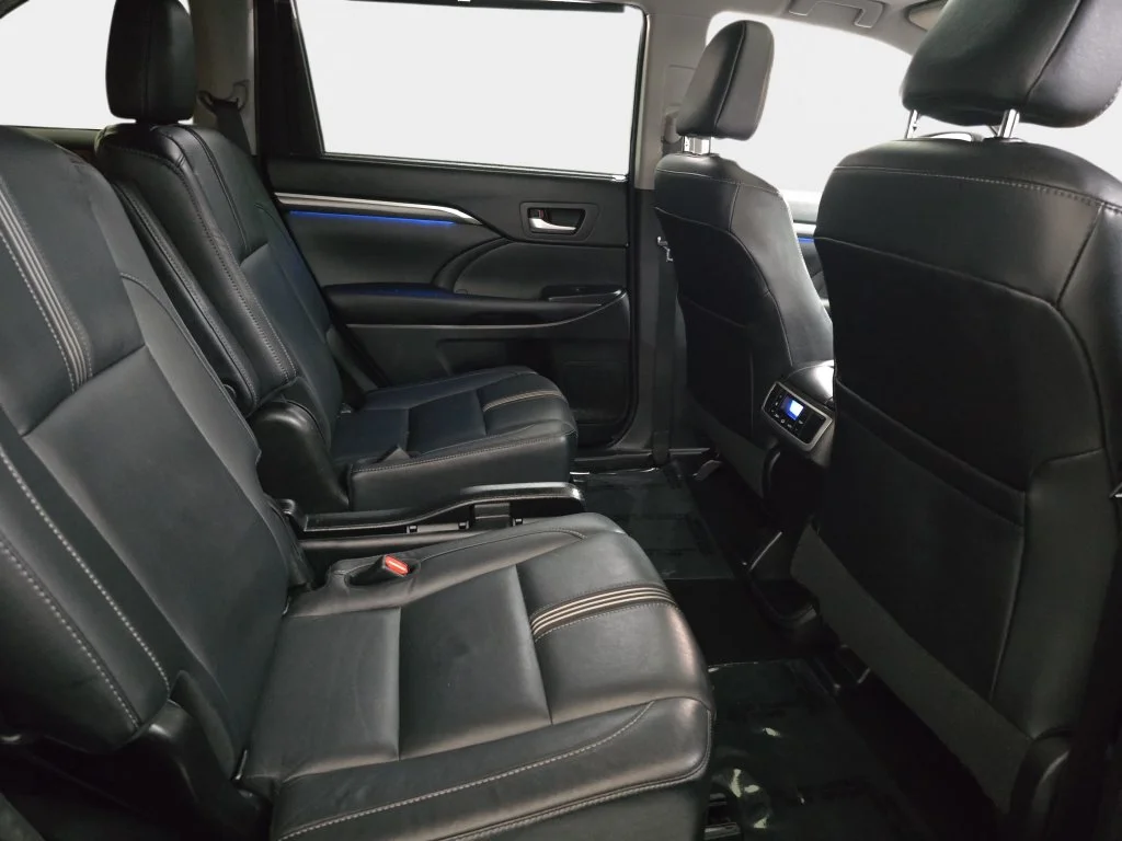 Used 2017 Silver Toyota SE image 13