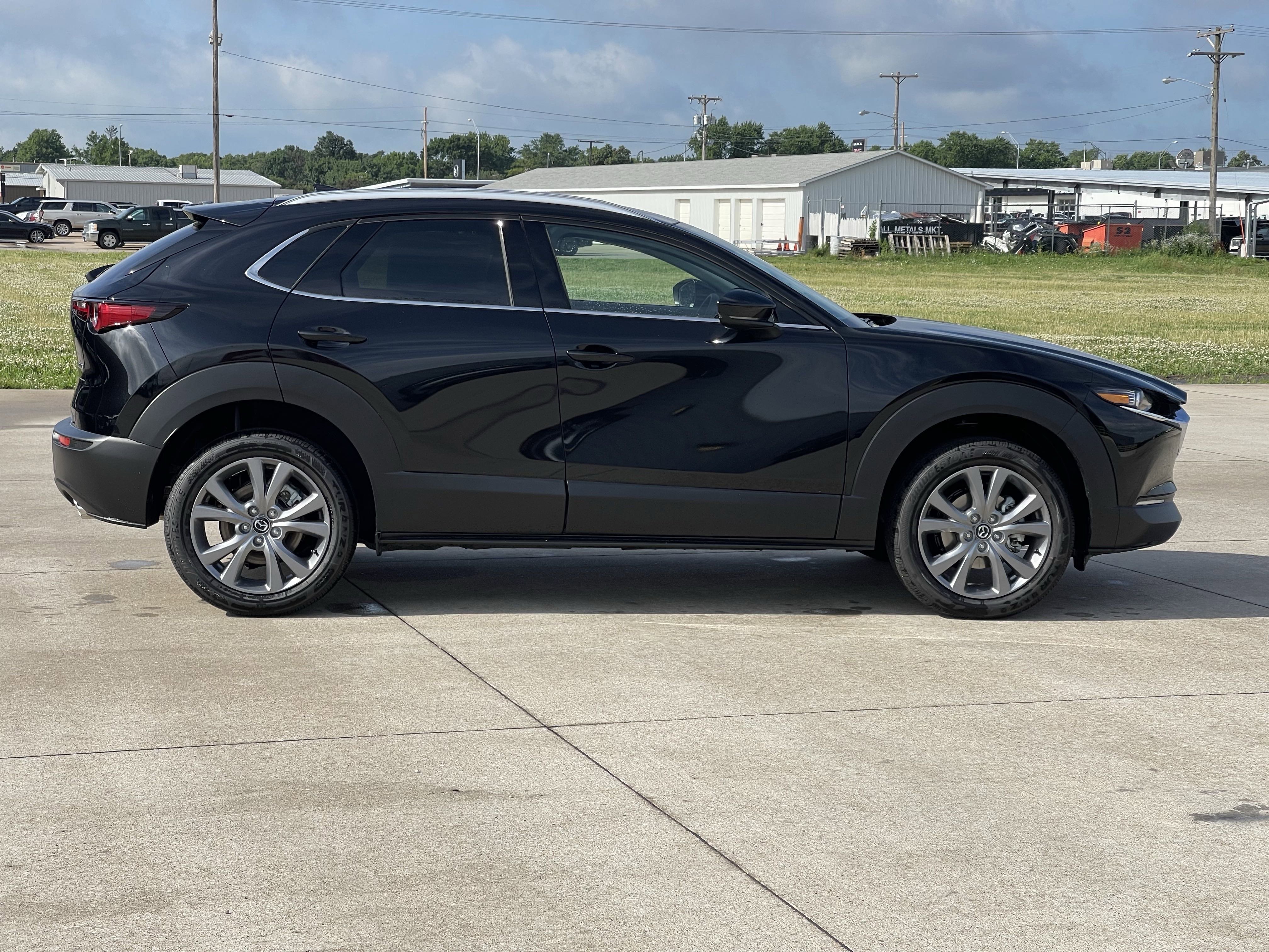 2025 Mazda CX-30 Premium - Photo 13