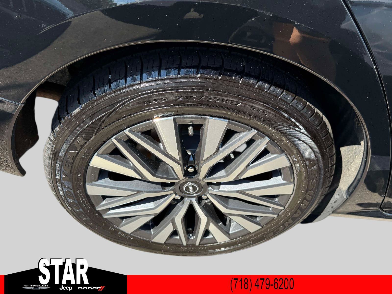 Used 2024 Super Black Nissan 2.5 SV image 7
