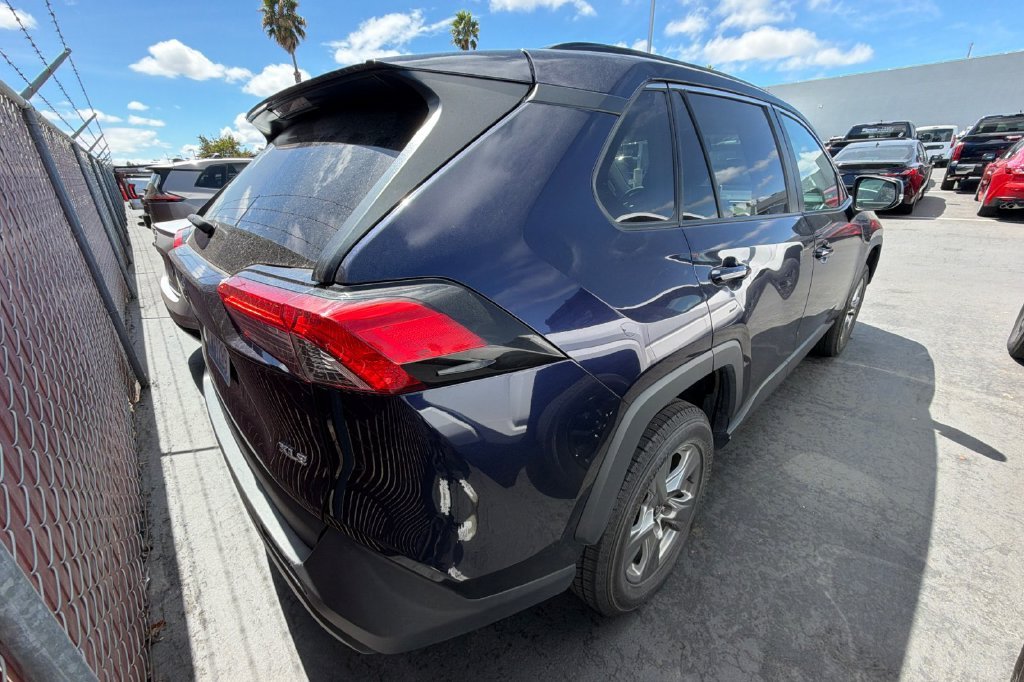 Used 2024  Toyota XLE image 5