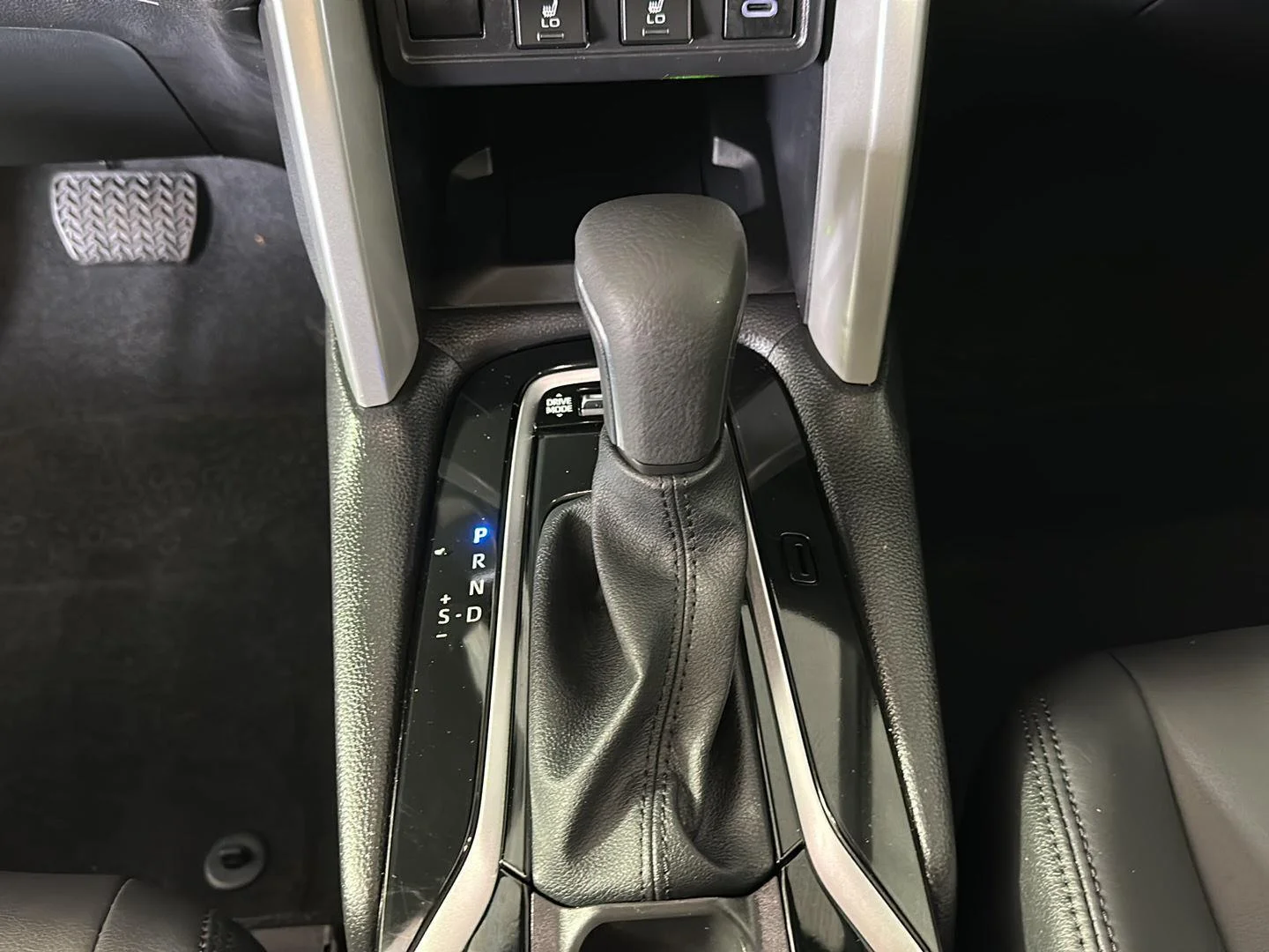 Used 2025 Wind Chill Pearl Toyota XSE image 20