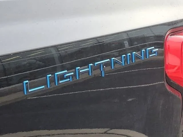 2025 Ford F-150 Lightning XLT - Photo 17