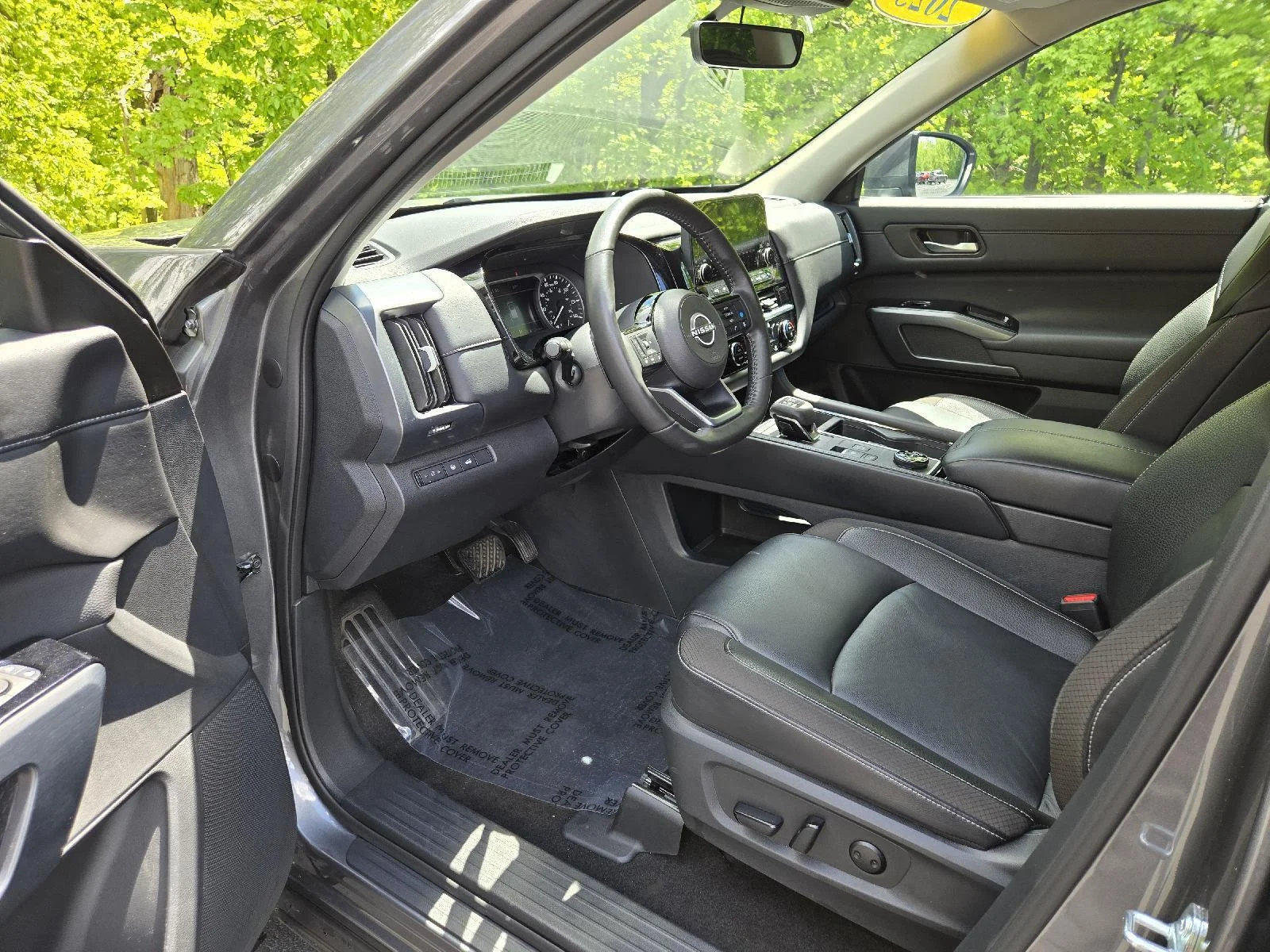 Used 2025 Gun Metallic Nissan SL image 12