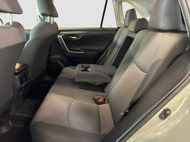 Used 2020  Toyota XLE image 14