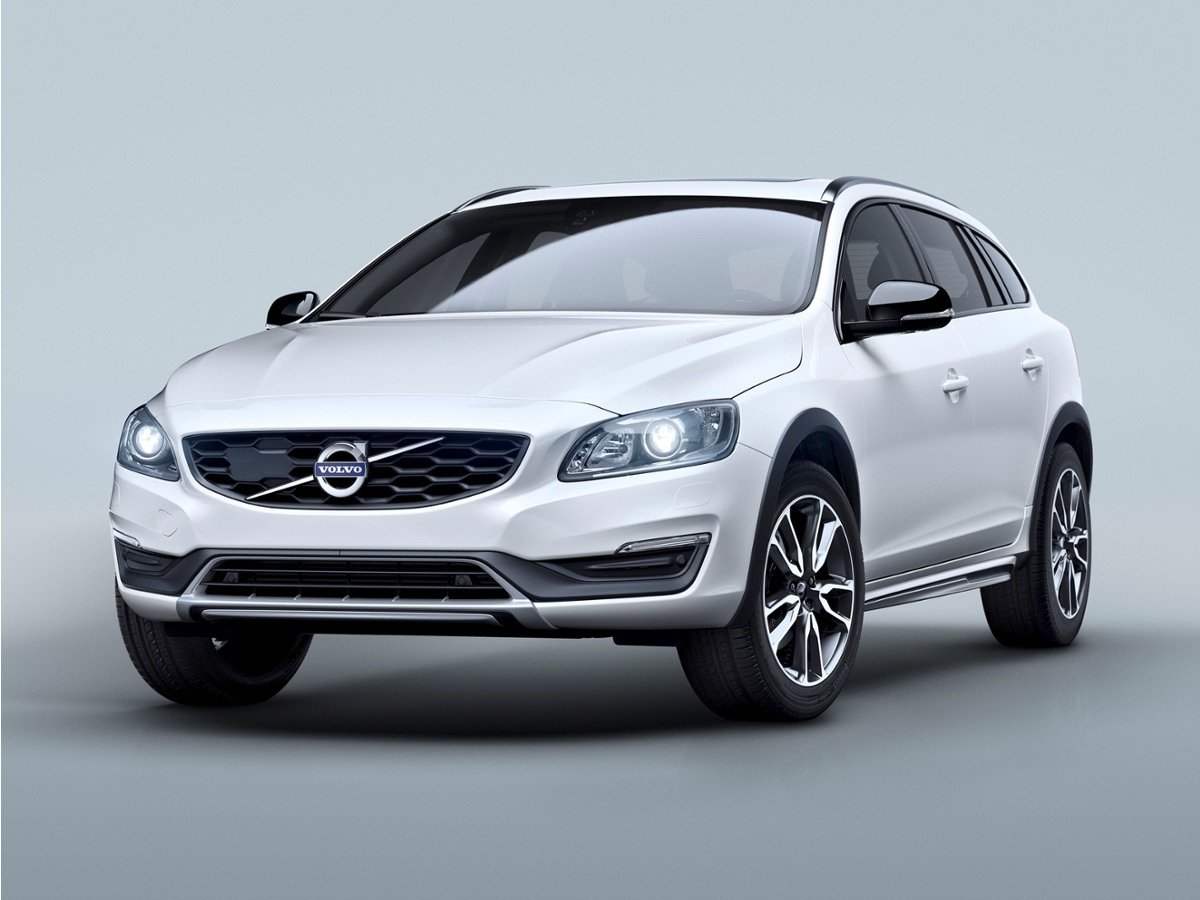 Used 2018 Blue Volvo T5 image 1
