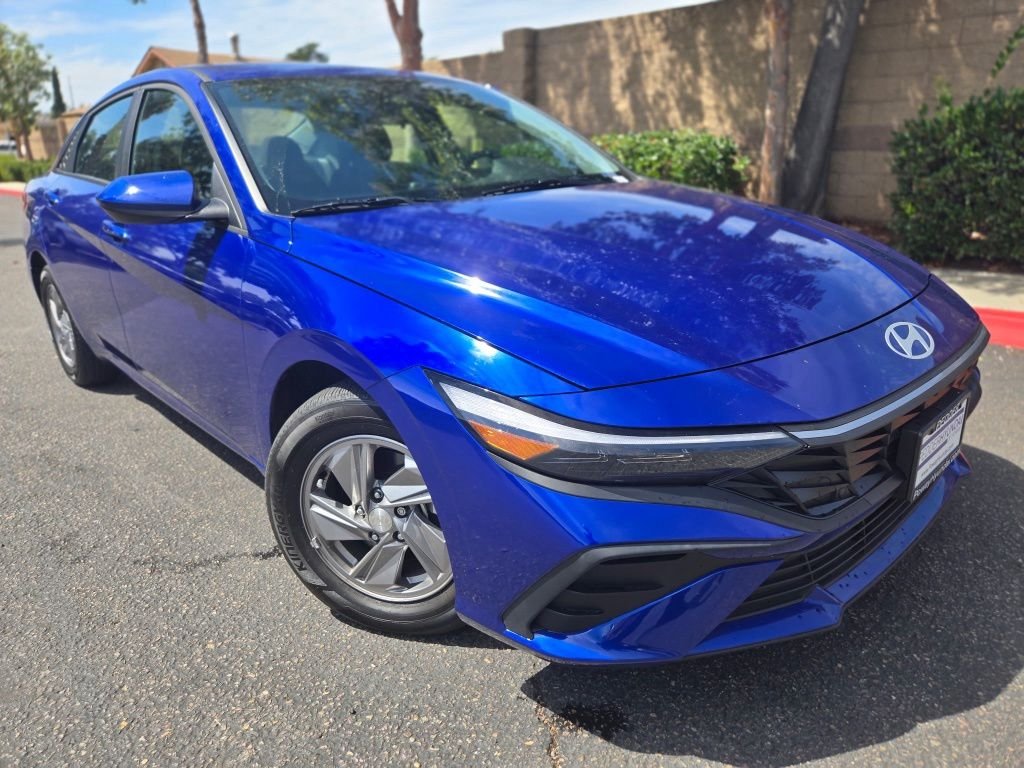 Used 2025 Blue Hyundai SE image 1