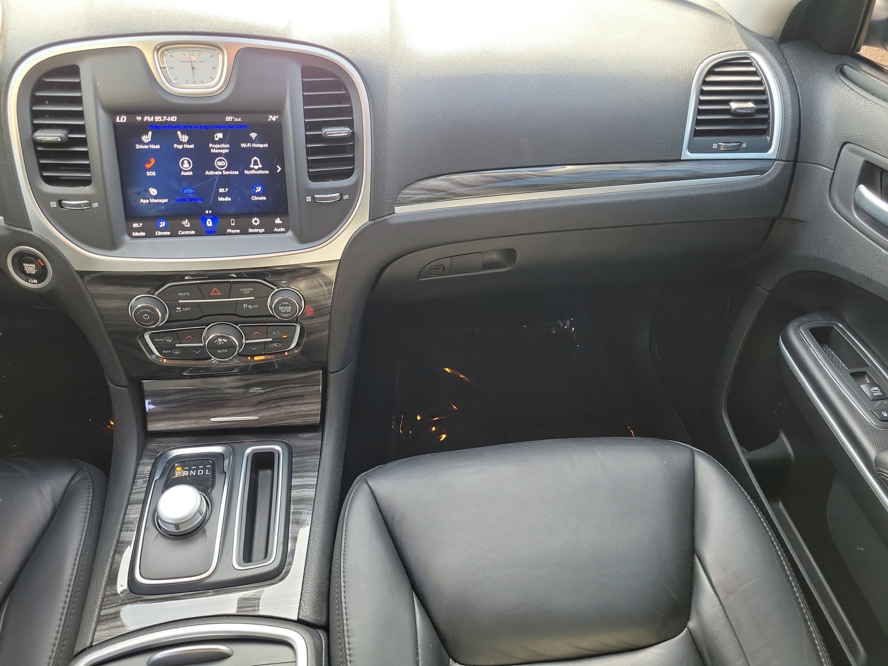 Used 2022 Bright White Clearcoat Chrysler Touring image 11