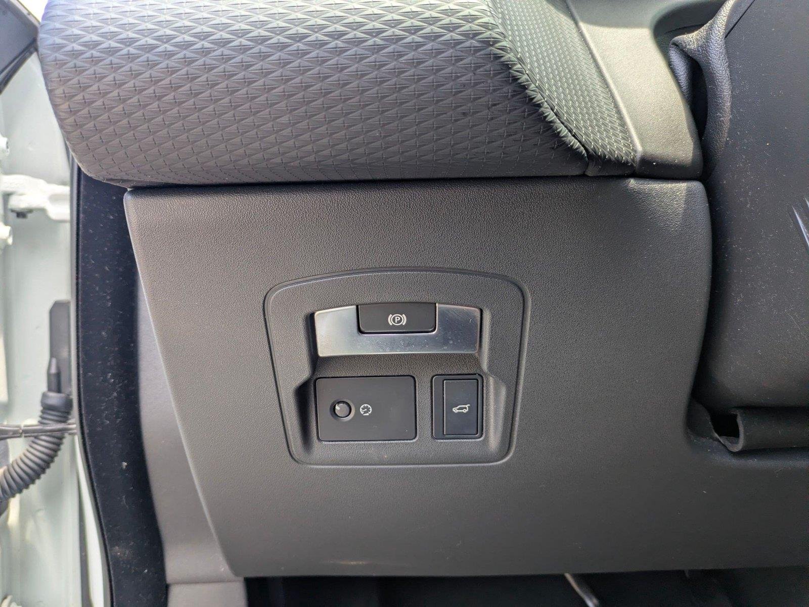 Used 2019 Fuji White Land Rover S image 16