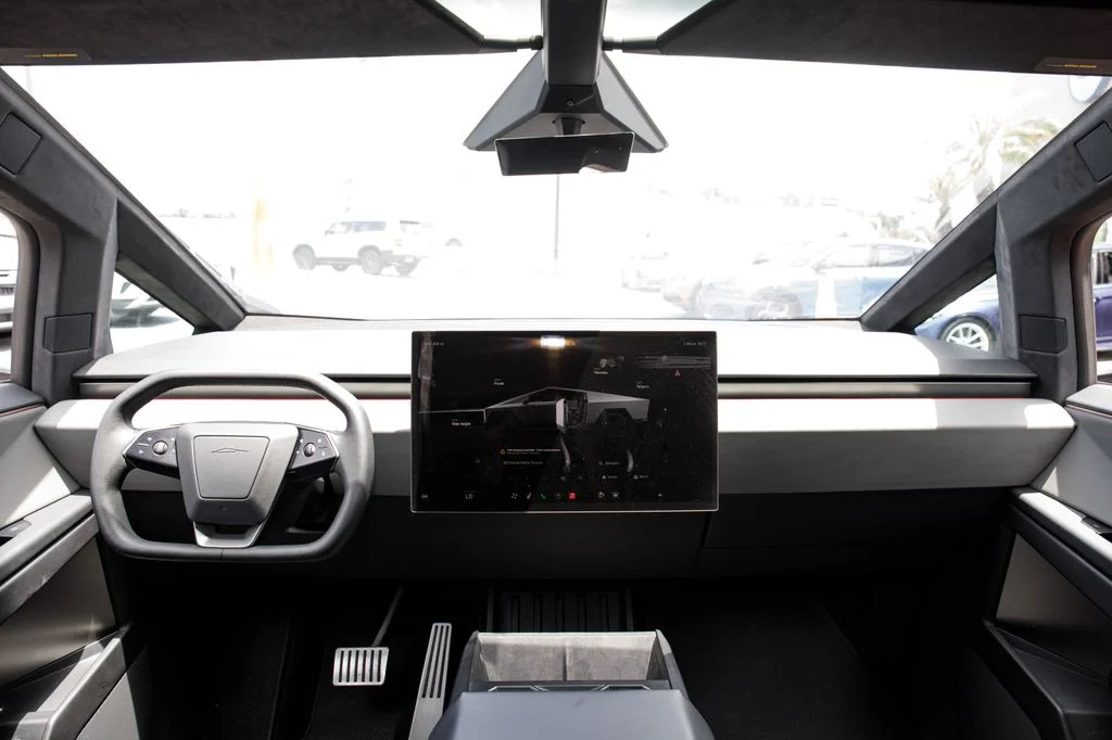 Used 2025 Silver Tesla Base image 18