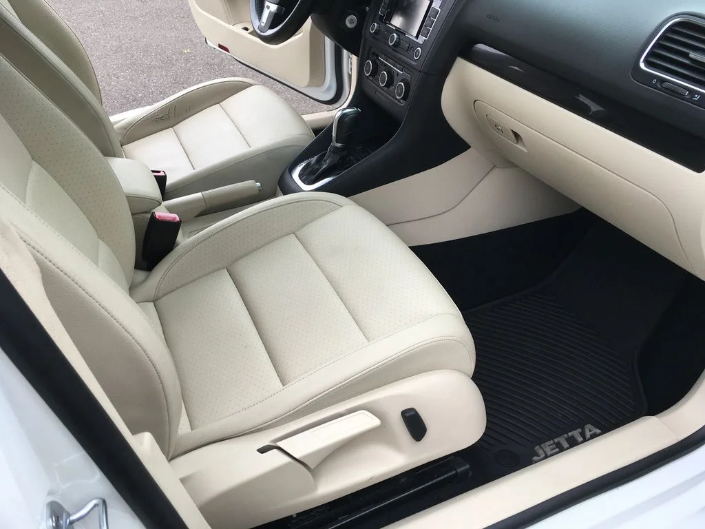 Used 2013  Volkswagen 2.0L TDI image 30