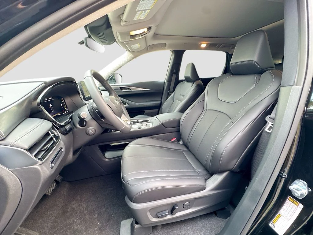 Certified Used 2026 Black INFINITI LUXE image 23