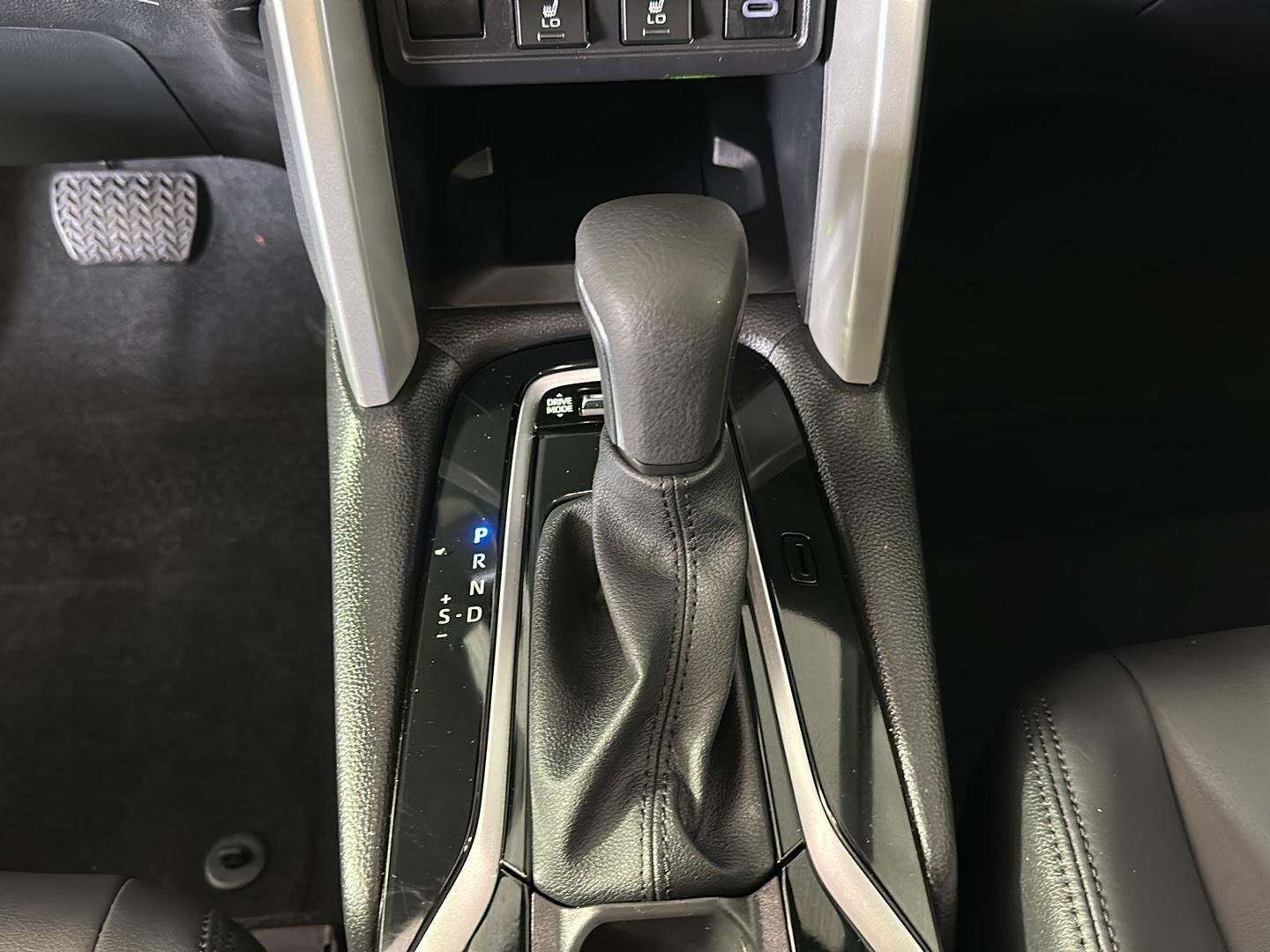 Used 2025 Wind Chill Pearl Toyota XSE image 20