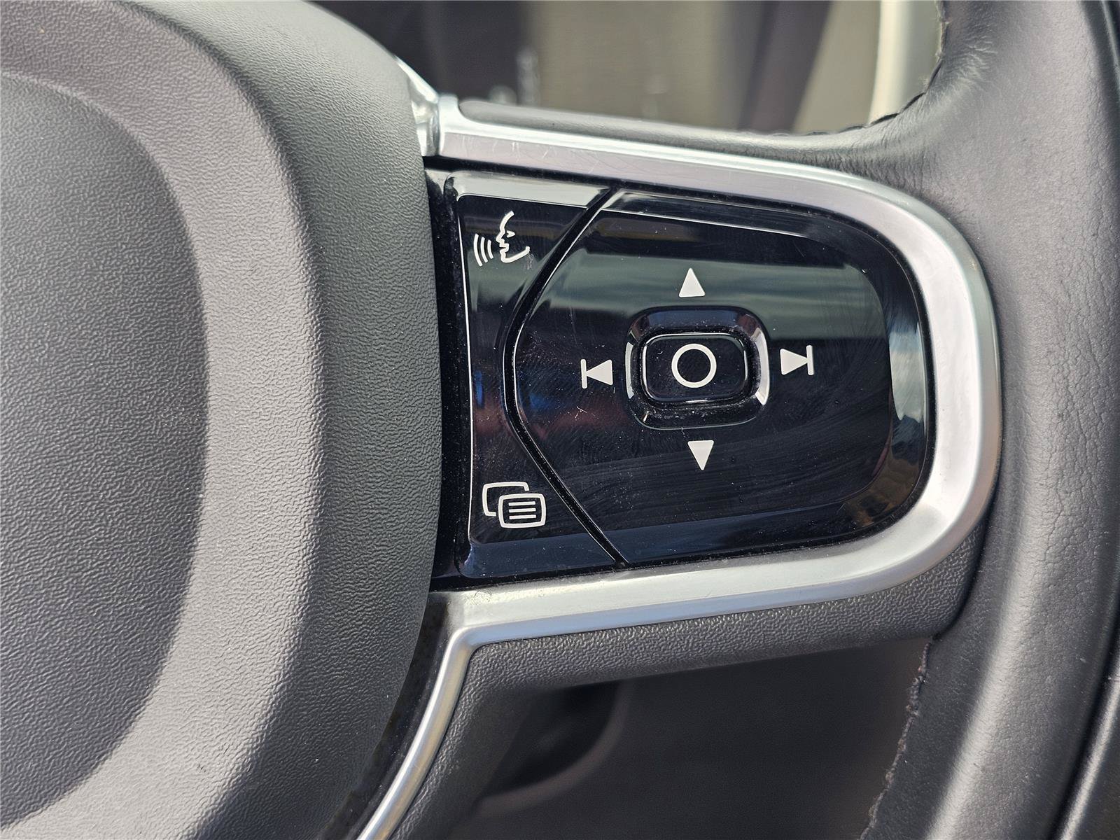 Used 2020 Birch Light Metallic Volvo Inscription image 21