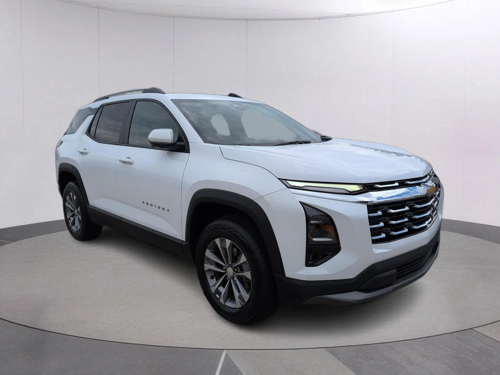 Used 2025 Summit White Chevrolet LT image 9