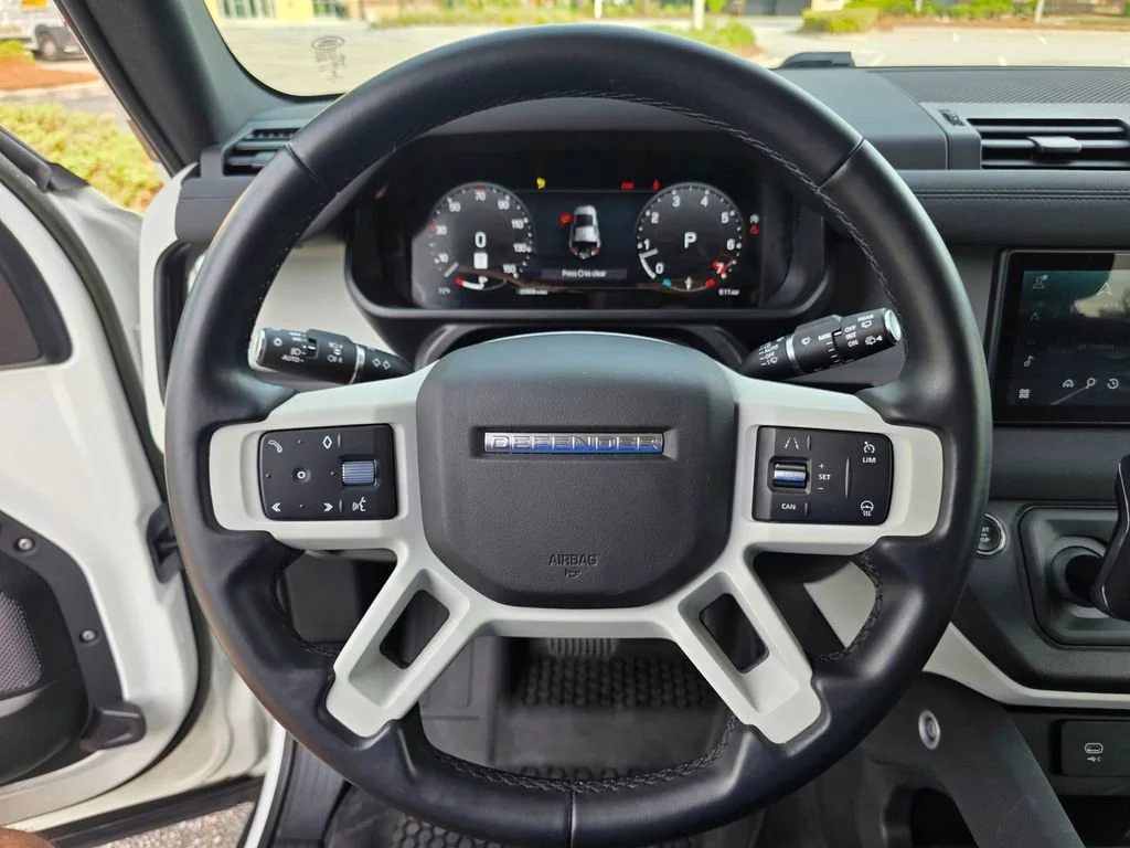 Used 2023  Land Rover S image 21
