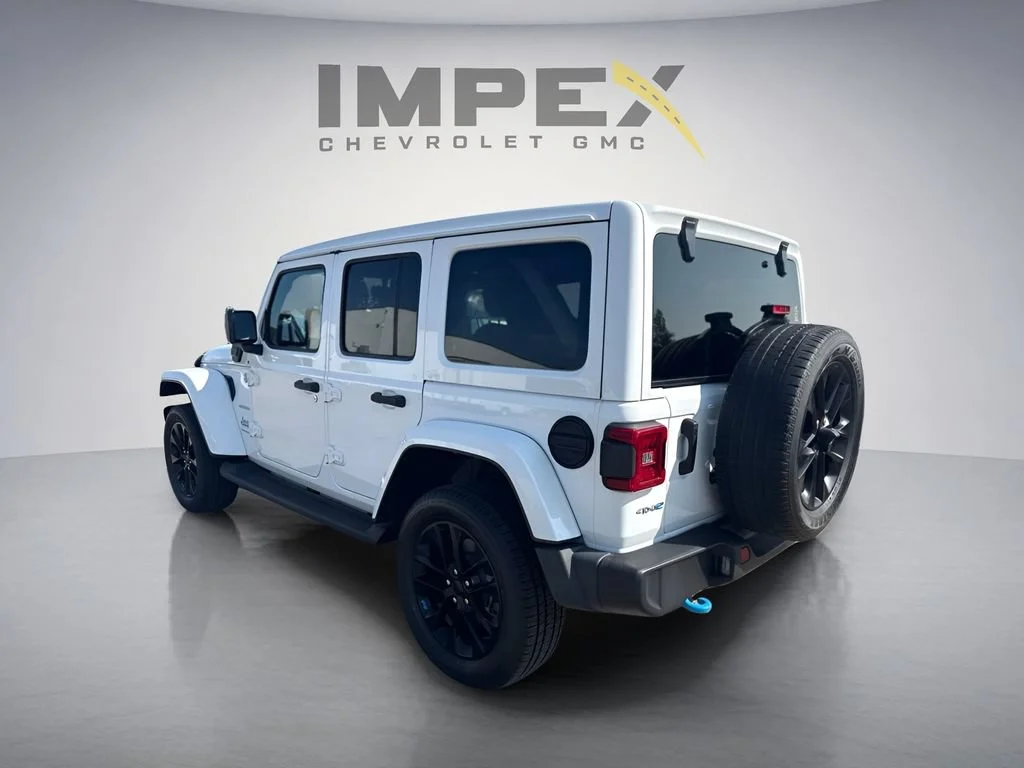 Used 2023 White Jeep Sahara image 3