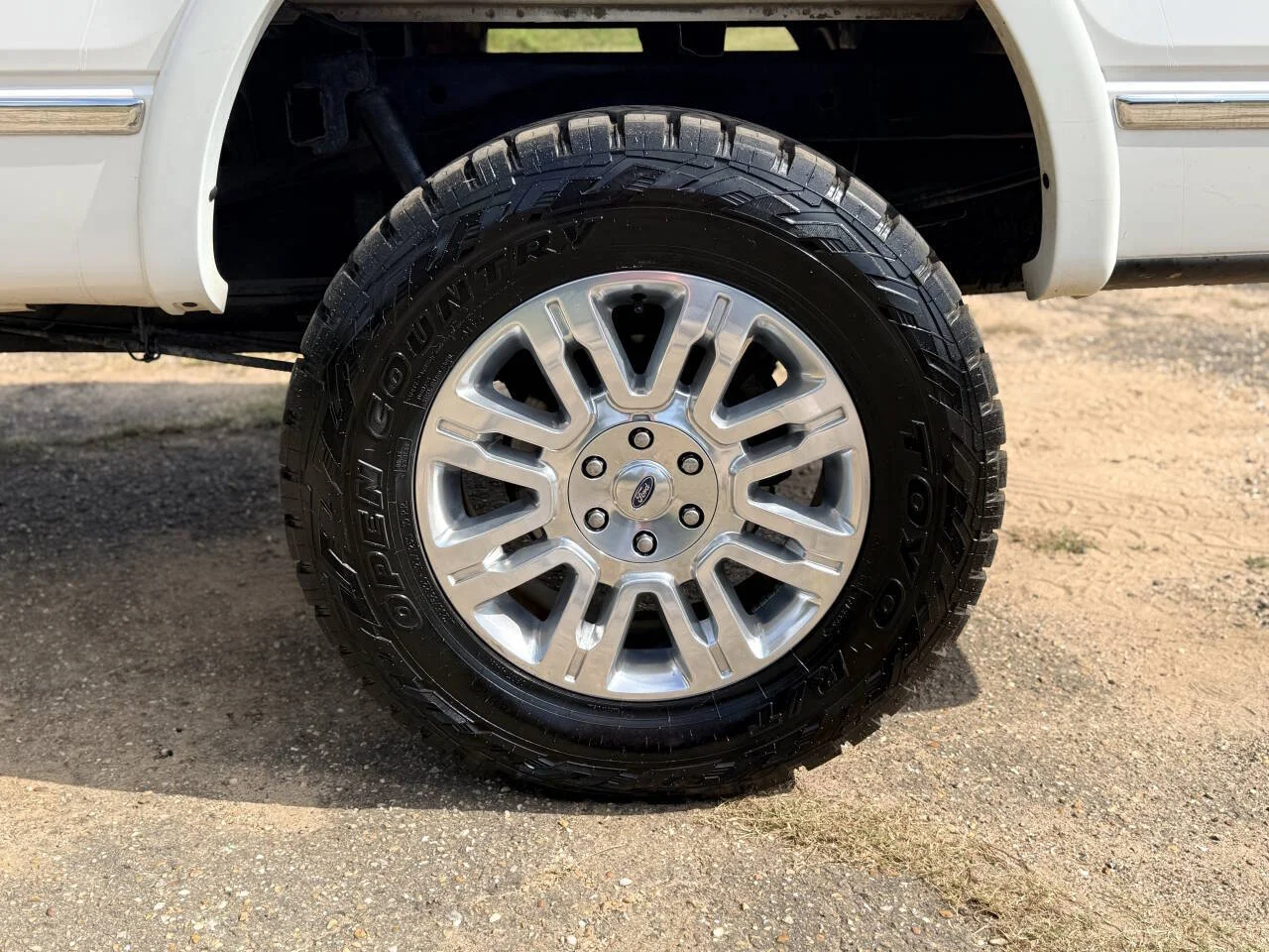 Used 2013 White Ford Platinum 4x4 4dr SuperCrew Styleside 5.5 ft. SB image 13