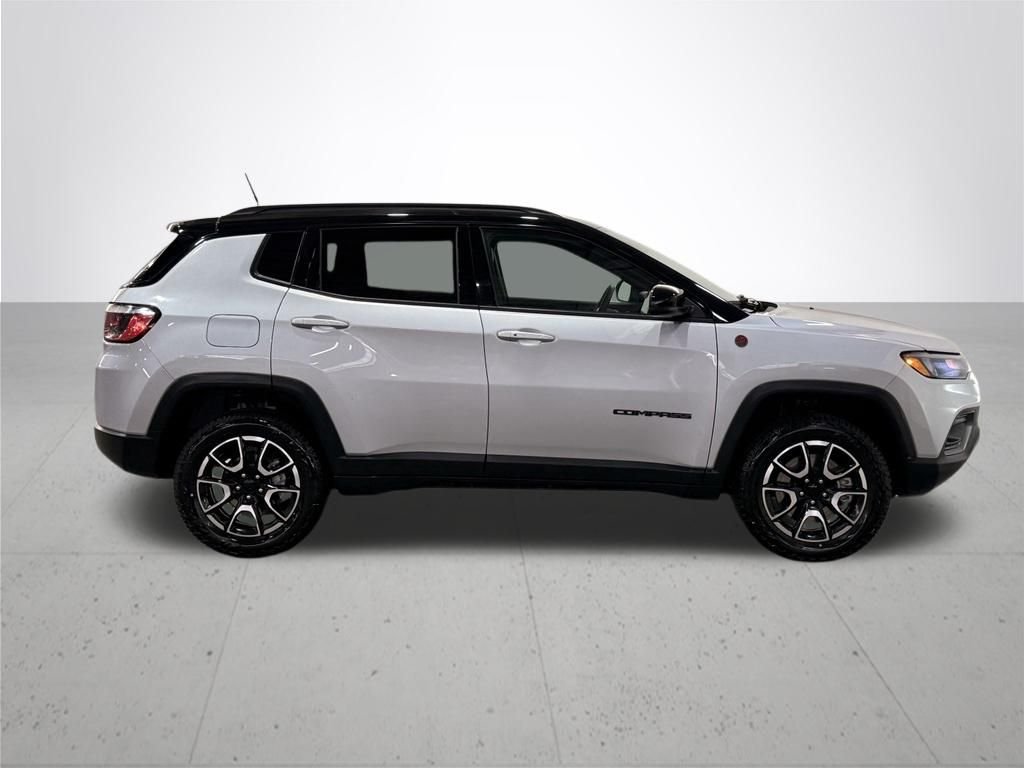 Used 2024 Silver Jeep Trailhawk image 9