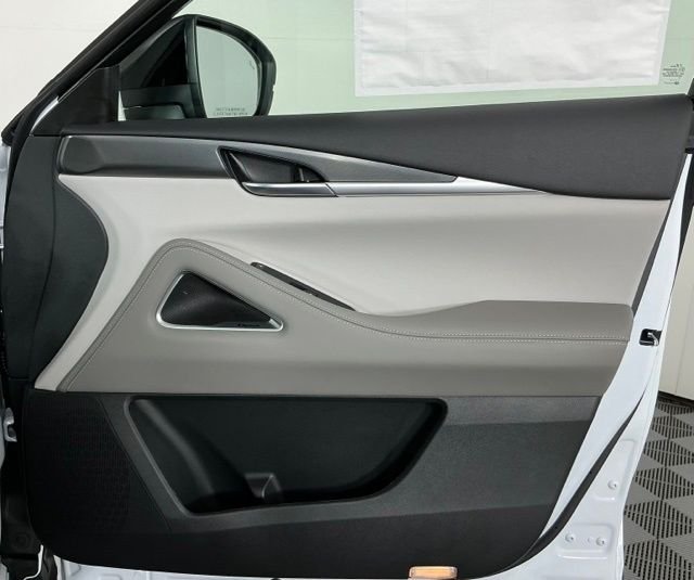 New 2027 White INFINITI LUXE image 27