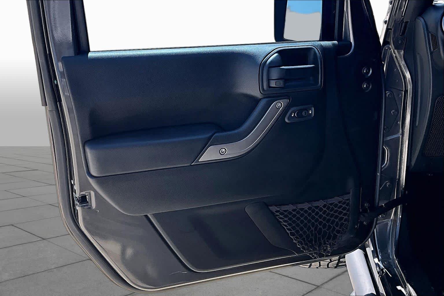 Used 2018 Granite Crystal Metallic Clearcoat Jeep Sport S image 19