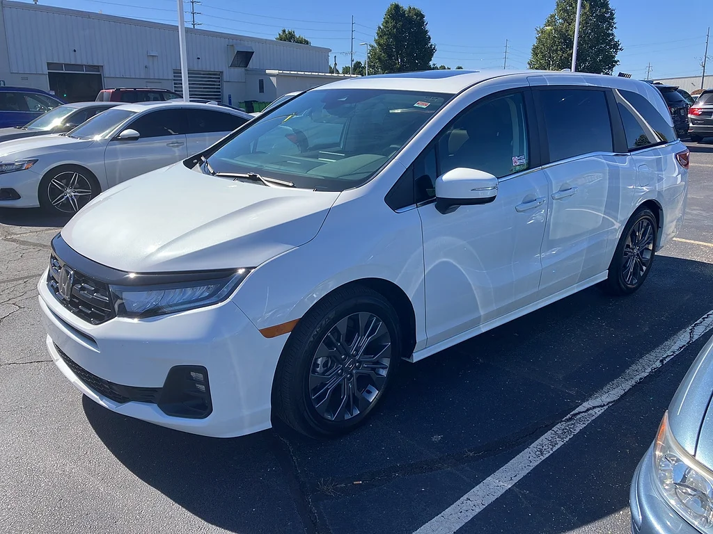 Certified Used 2026 Platinum White Pearl Honda Touring image 3