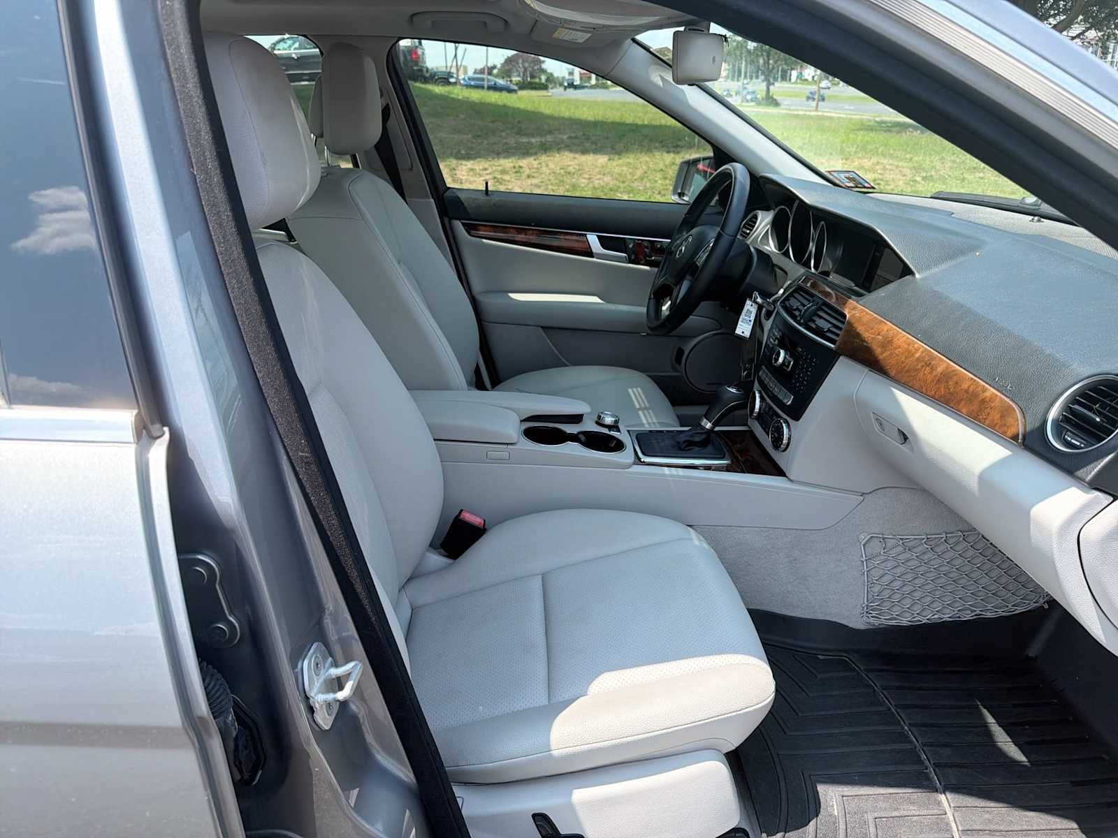 Used 2014 Palladium Silver Metallic Mercedes-Benz C 300 Luxury image 15
