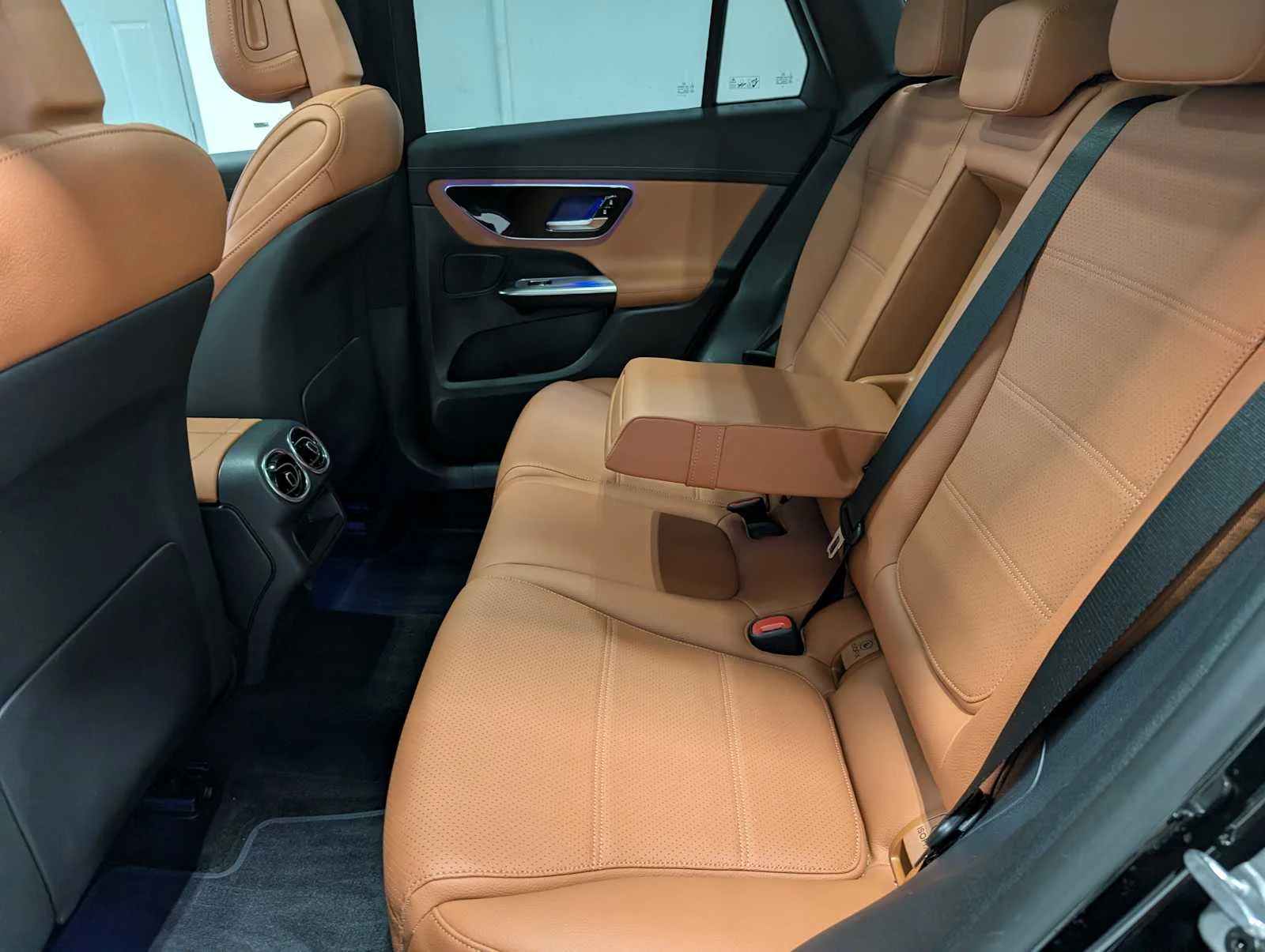 Used 2025 Black Mercedes-Benz GLC 300 image 23