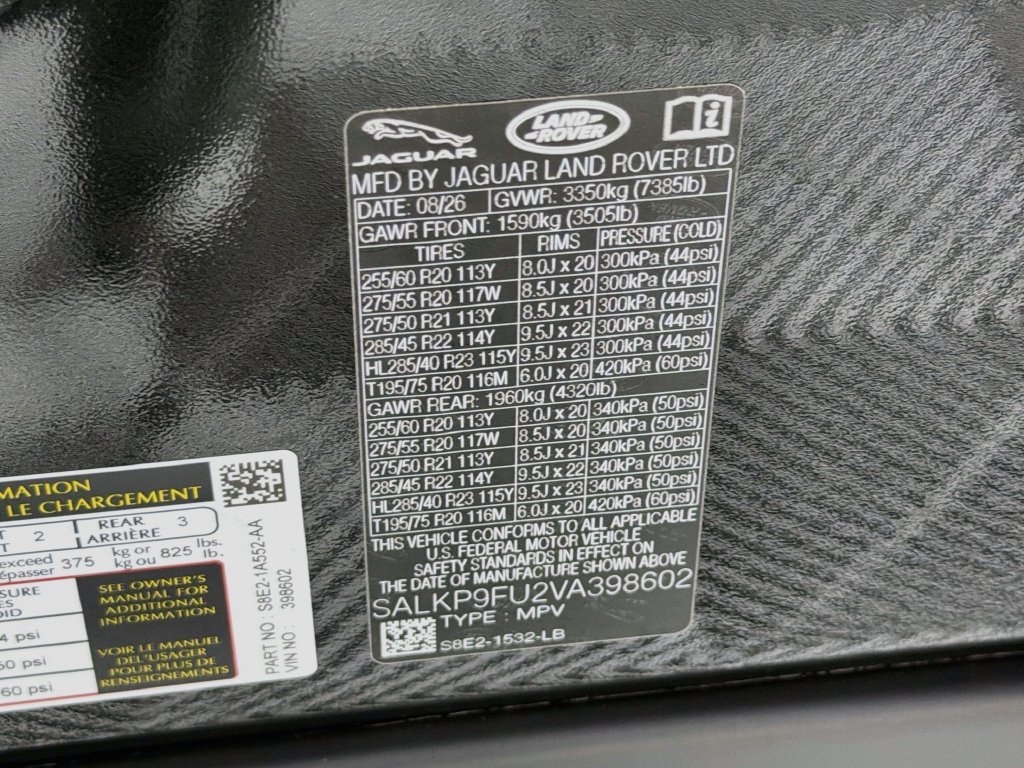 New 2027 Santorini Black Land Rover SE image 34