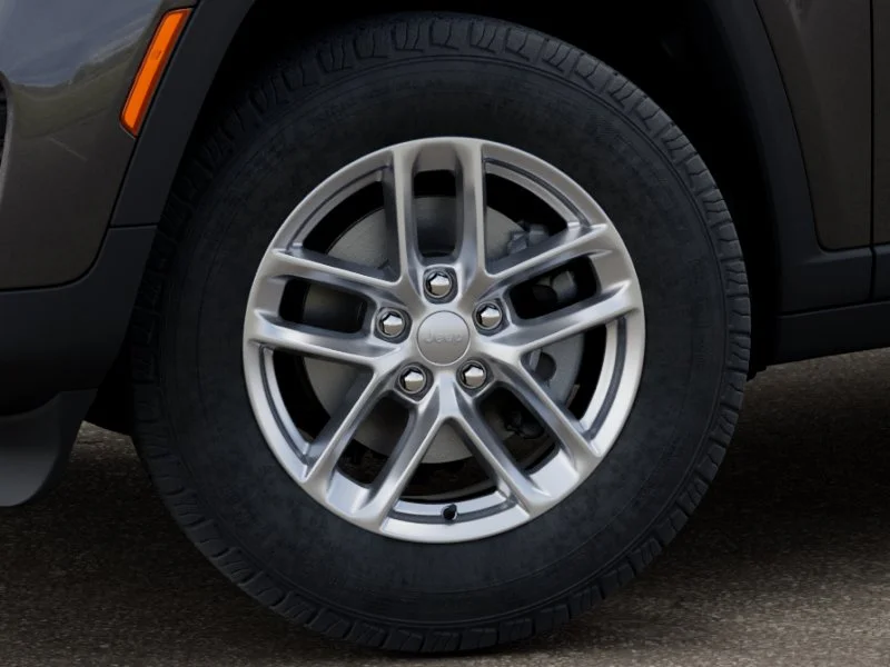New 2026 Baltic Gray Metallic Clearcoat Jeep Laredo X image 34