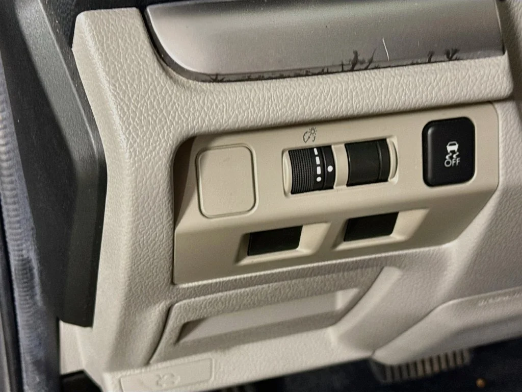 Used 2018 Gray Subaru 2.5i Premium image 10