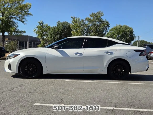 Used 2022 White Nissan SV image 2