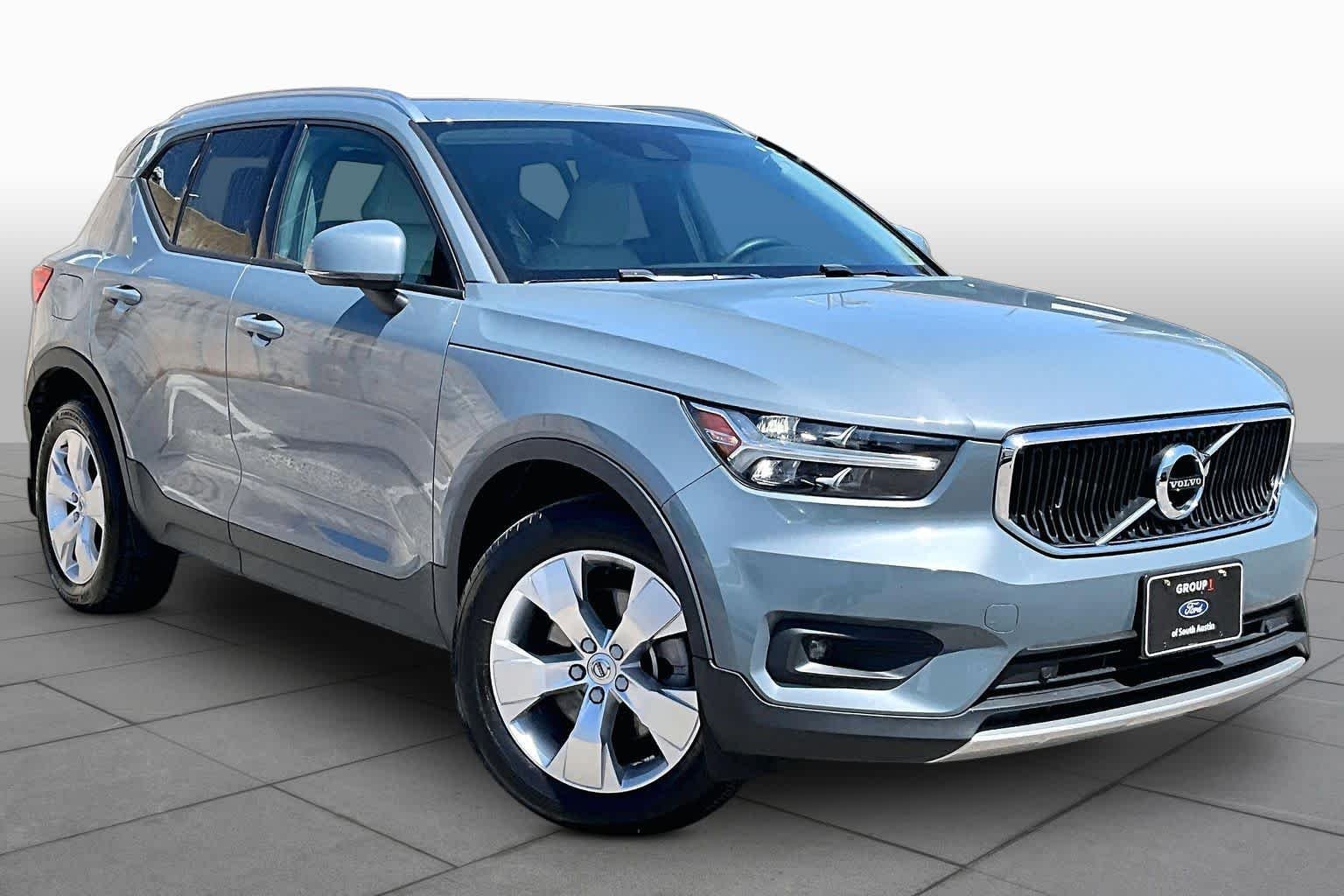 Pre-Owned 2021 Volvo XC40 Momentum