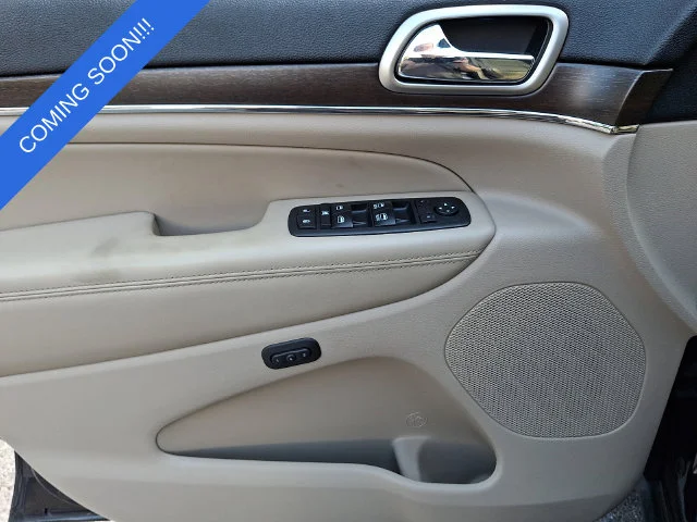 Used 2017 Blue Jeep Limited image 13