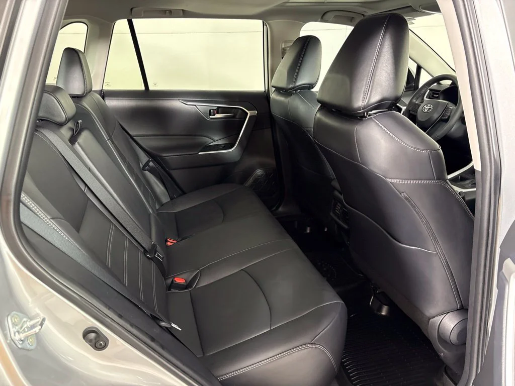 Used 2025 Silver Toyota XLE Premium image 20