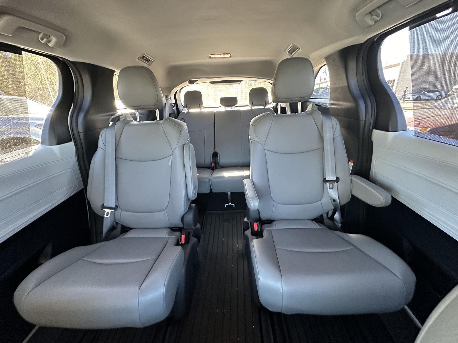 2025 Toyota RAV4 XSE - Photo 92
