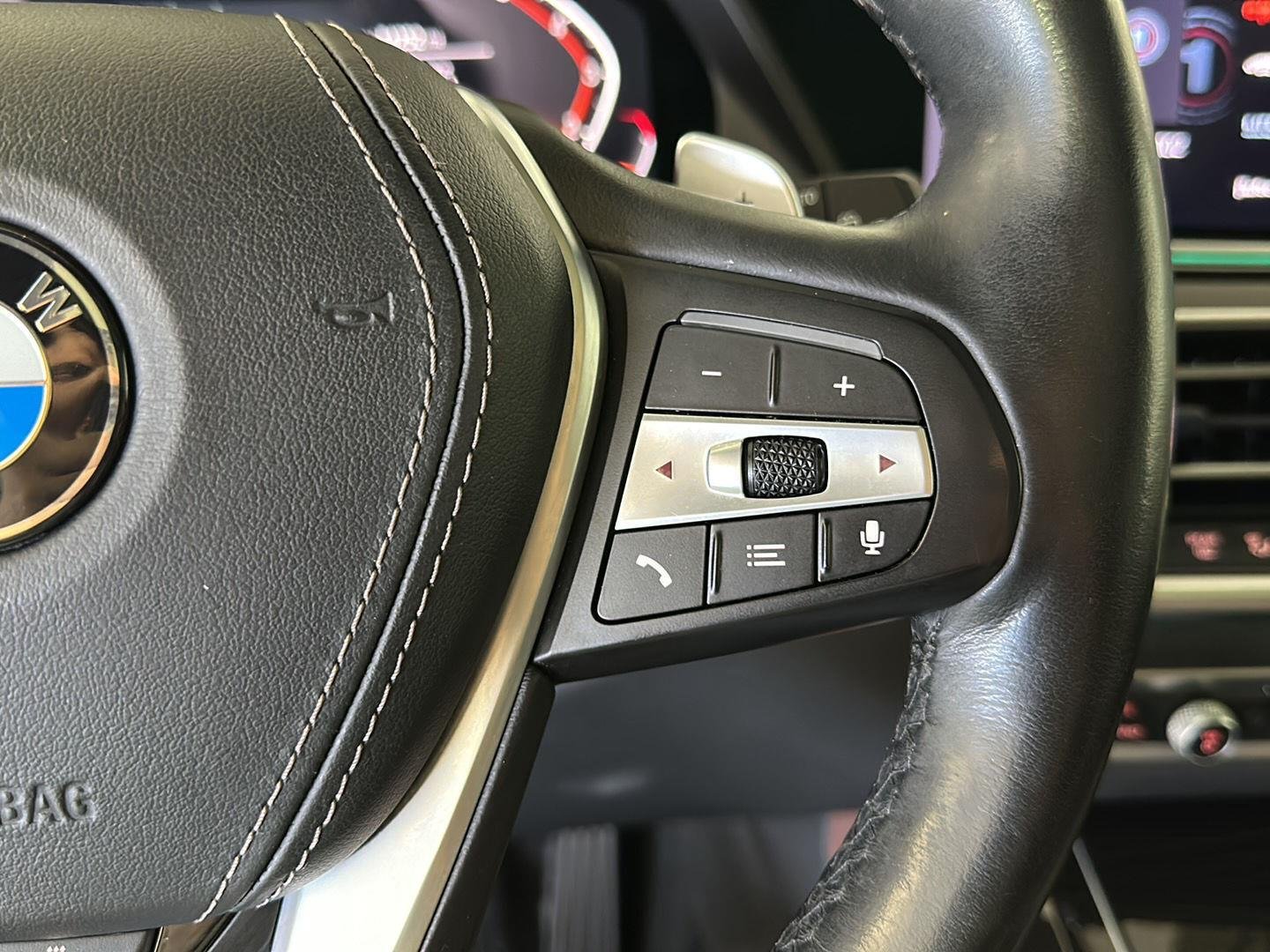 Used 2020 Arctic Gray Metallic BMW xDrive40i image 17