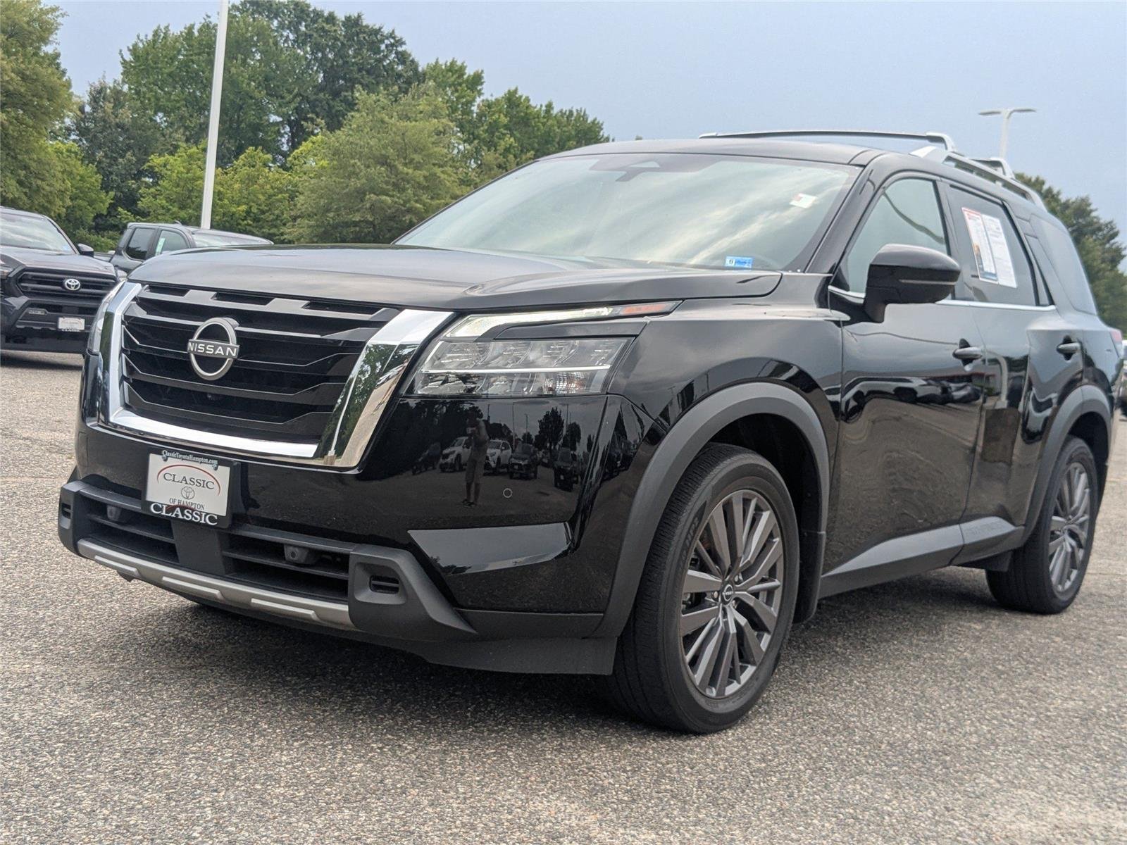 Used 2024 Super Black Nissan SL image 7