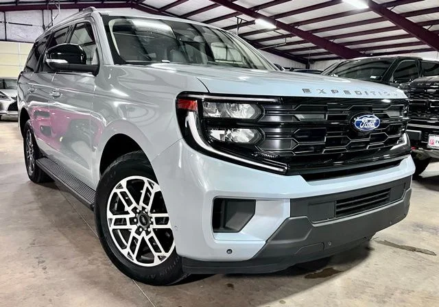 2025 Ford Expedition Active 4x4's photo