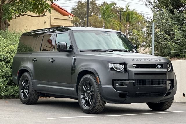 New 2026 Santorini Black Land Rover S image 7