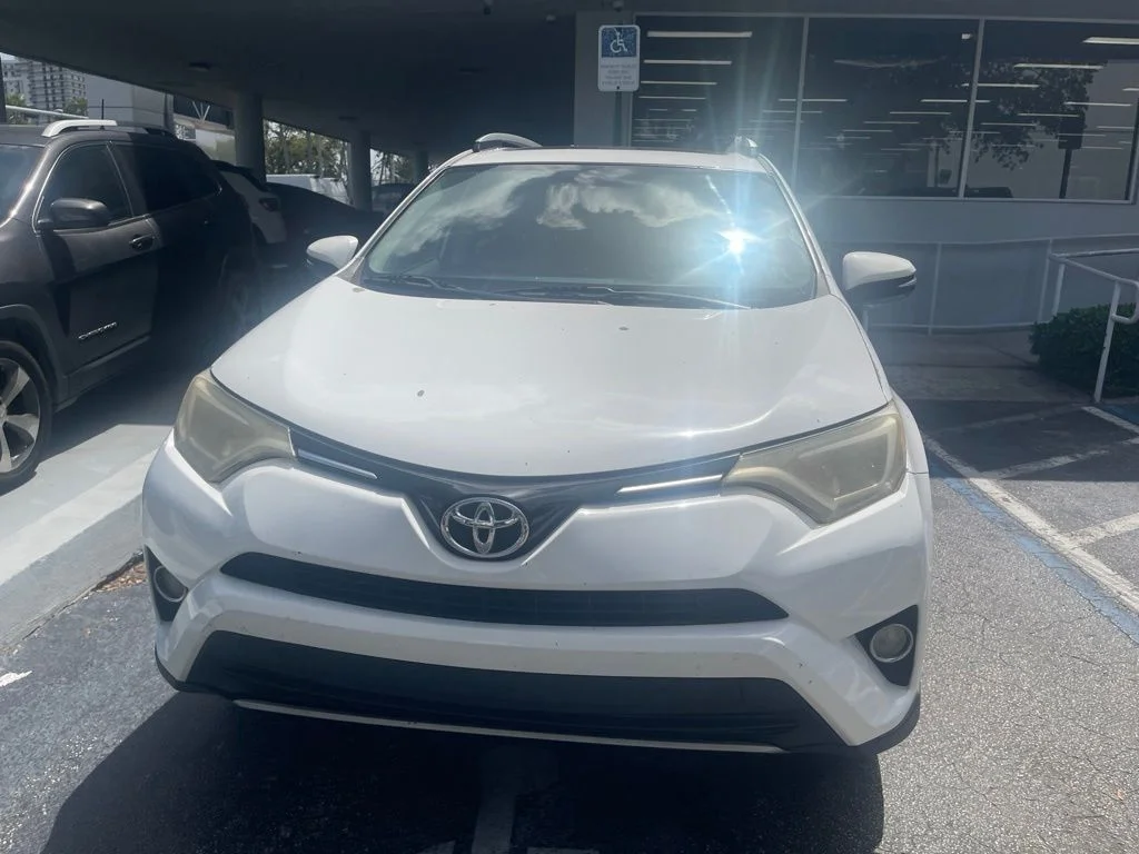 Used 2016 White Toyota XLE image 3