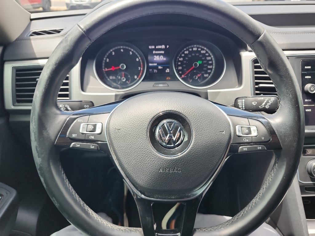 Used 2018 Deep Black Pearl Volkswagen 3.6L V6 SE image 21