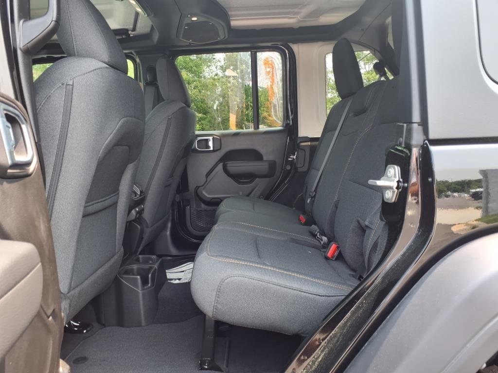 Used 2025 Black Clearcoat Jeep Sport S image 23