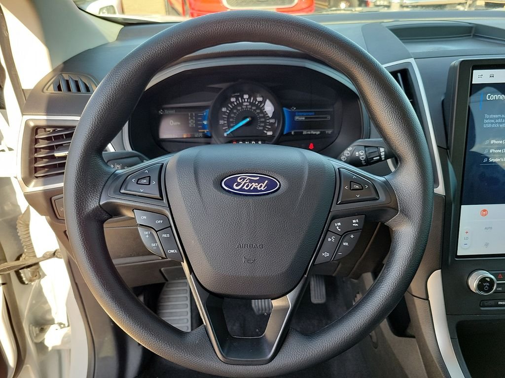 Used 2022 Oxford White Ford SE image 21