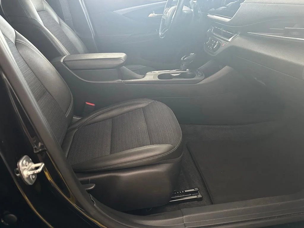 Used 2025 Black Buick Preferred image 38