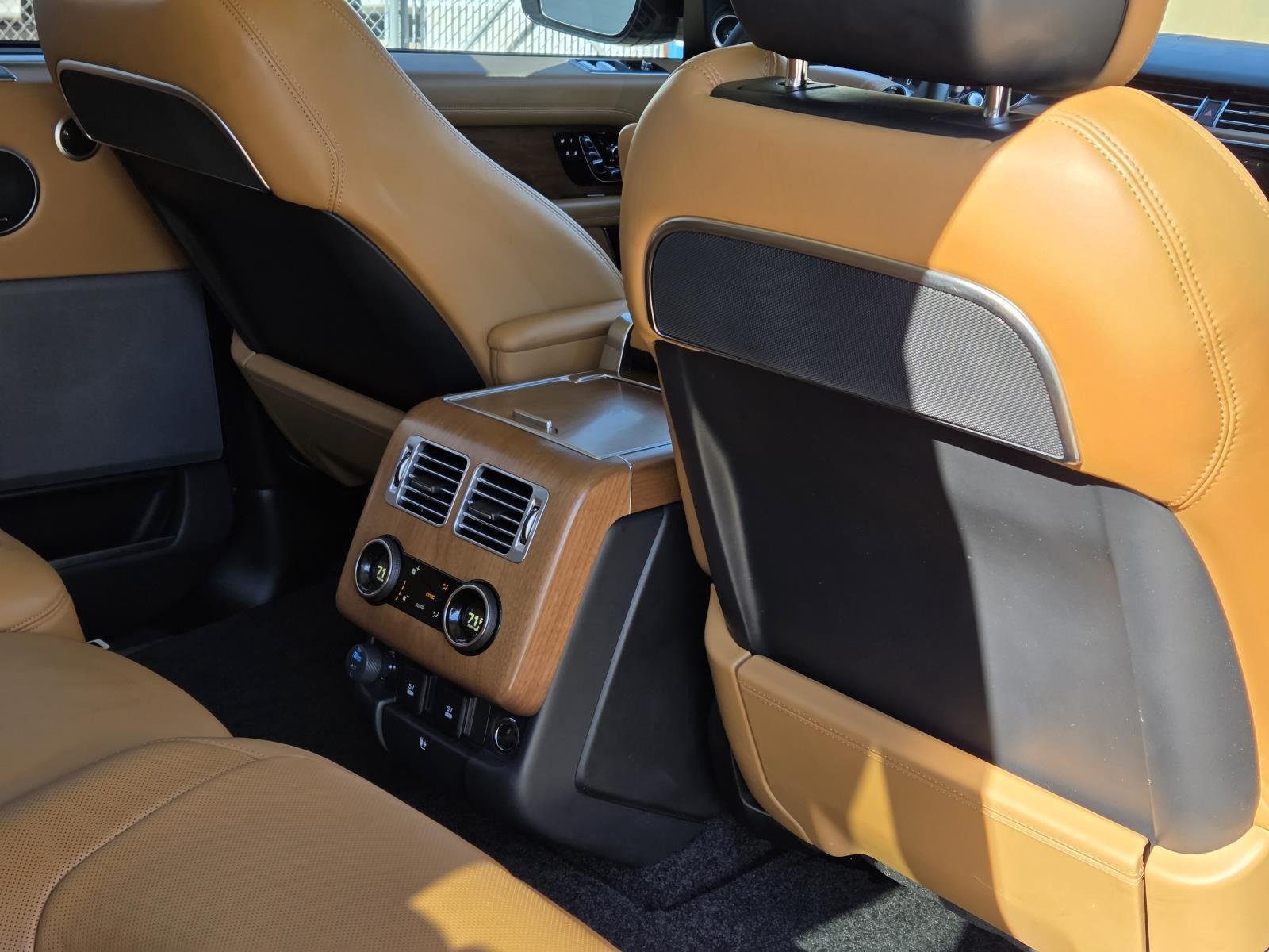Used 2019 Silicon Silver Premium Metallic Land Rover Autobiography image 41