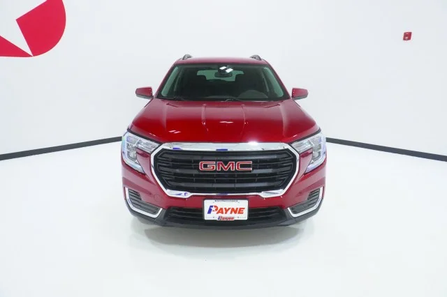 Used 2023  GMC SLE image 2